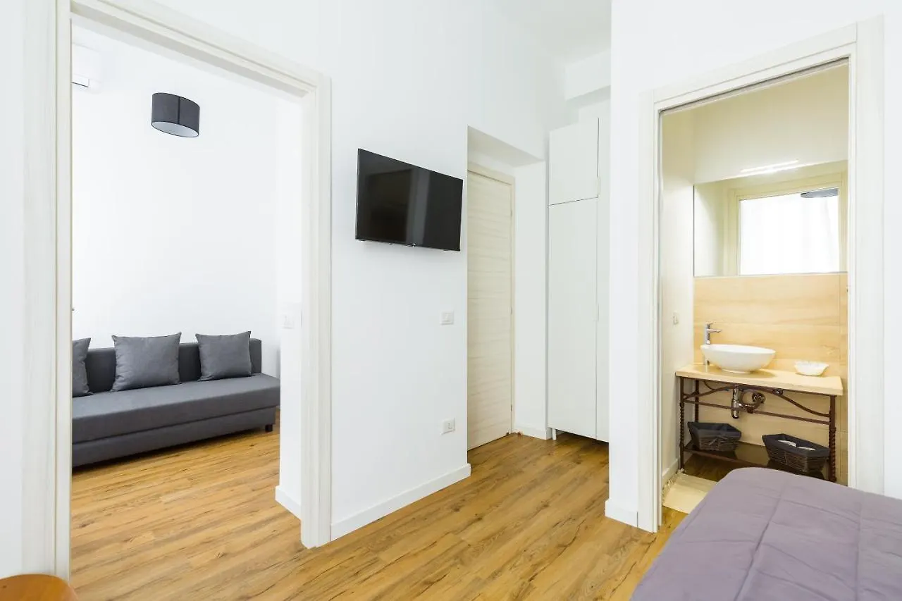 Barrio 133 - Double Bedroom In Center By Napoliapartments Naples