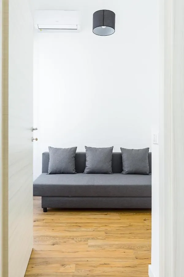 Apartment Barrio 133 - Double Bedroom In Center By Napoliapartments Italy