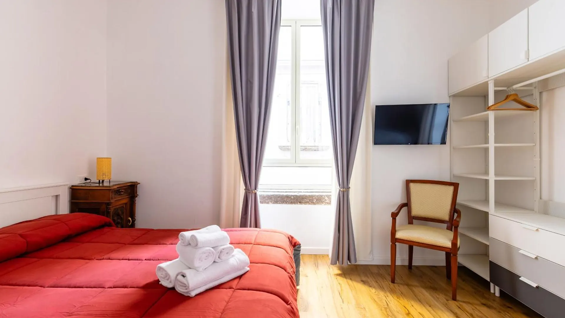 Apartment Barrio 133 - Double Bedroom In Center By Napoliapartments Italy